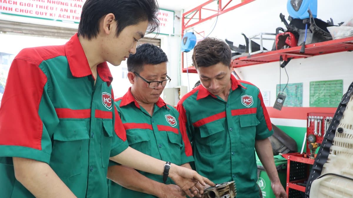 Nên đổ xăng RON 92 hay RON 95 cho xe máy?
