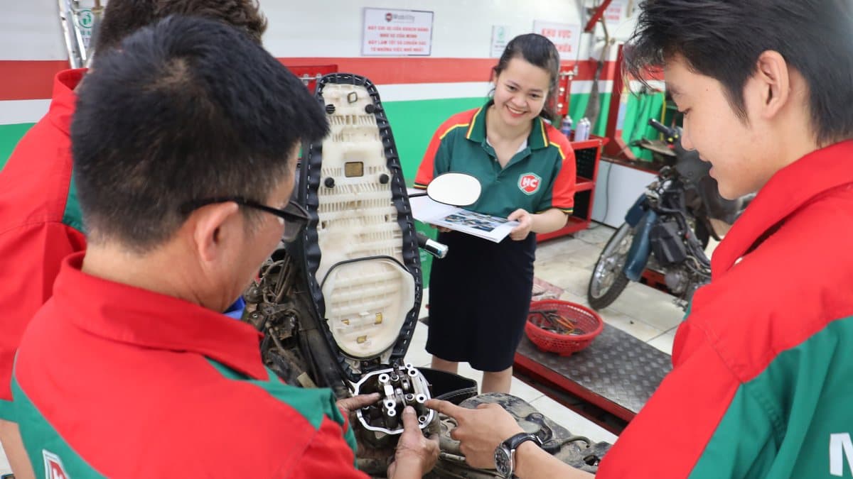 Động cơ 2 thì và 4 thì trên xe máy khác nhau thế nào?