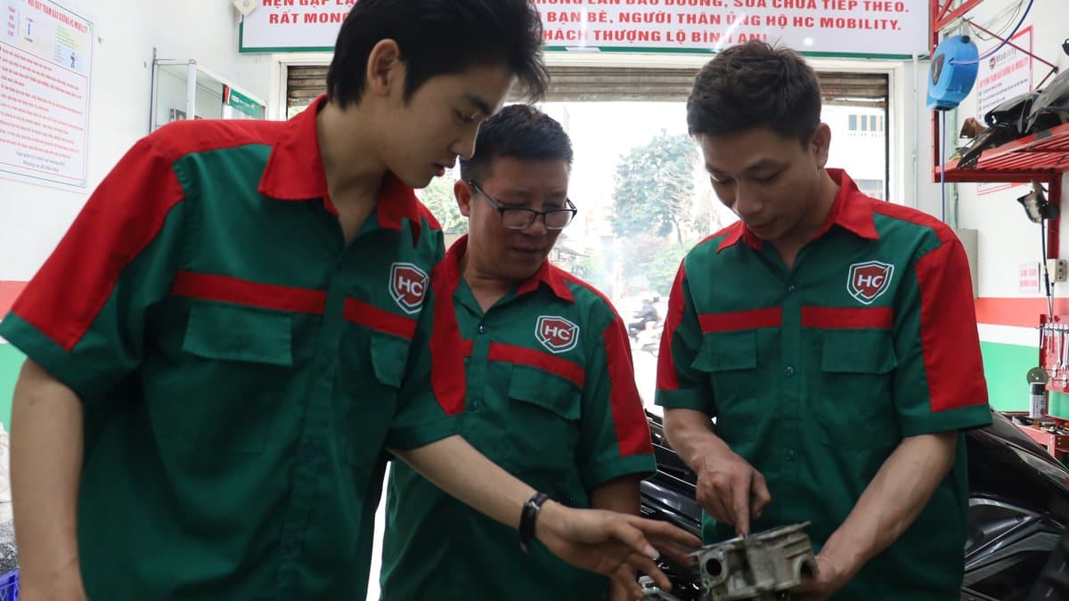 Xe máy điện và xe máy xăng: khác nhau thế nào khi bảo dưỡng?